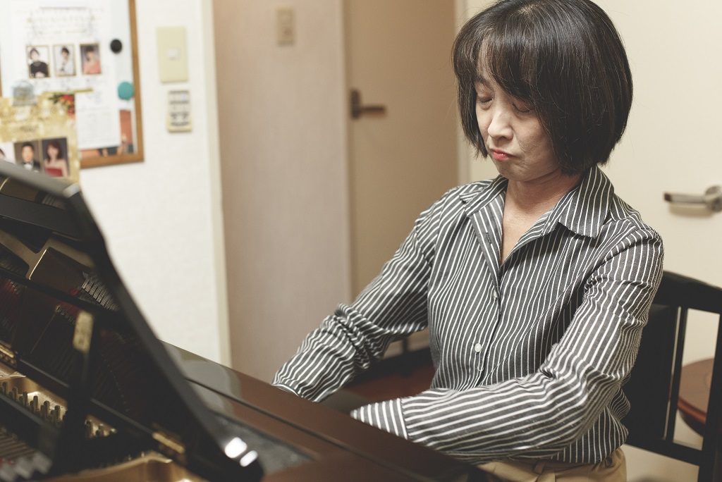 大手教室からの独立で収入は3倍に ピアノ講師 礒山久理さんが30年以上指導を続けるコツ 個人事業主や副業の確定申告が必要な方向け会計サービス カルク